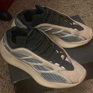 Yeezy adidas shoes worn a couple times